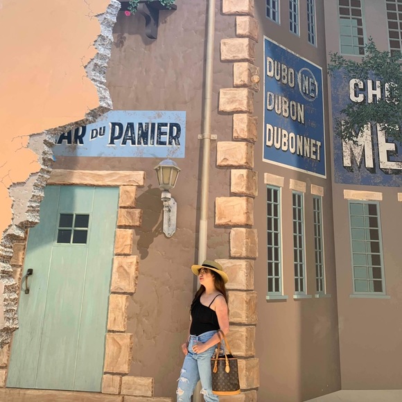 Authentic lv bucket - Picture 1 of 5